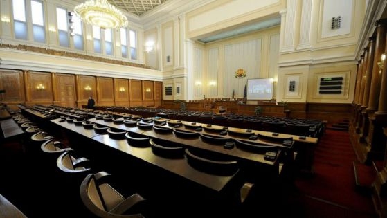 Със заявления за отказ от депутатство партиите си пренареждат парламентарните групи
