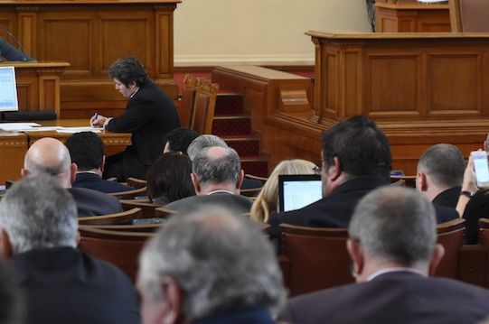 Политолог:  Година и половина е нормалният политически път на този парламент