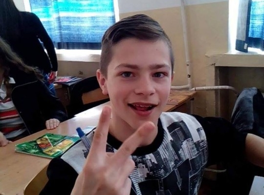 Пълна мистерия около смъртта на осмокласника Дейман, чийто труп бе открит на улицата (СНИМКИ)