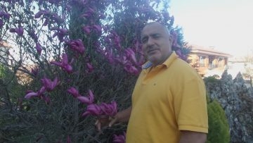 Борисов се похвали с цъфналата магнолия (СНИМКА)