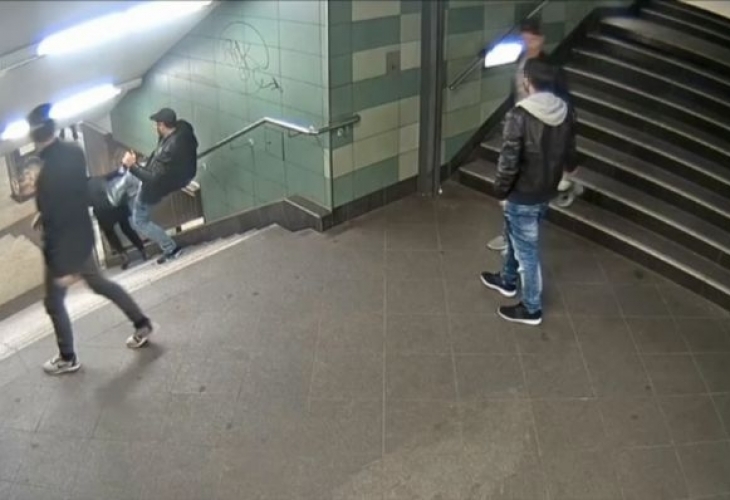 Германската прокуратура разследва изрода Светослав, който ритна жена в метрото, по 3 други обвинения! 