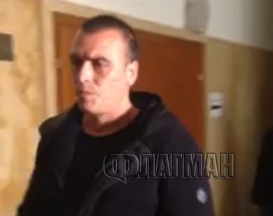 Батката Ангел Радичев поиска прошка, целува ръка на автобусния шофьор