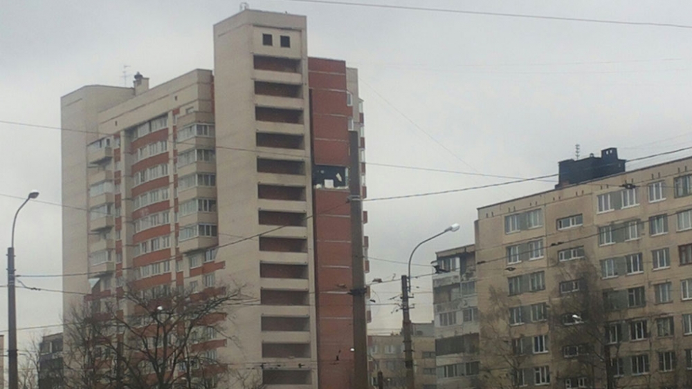 Първи КАДРИ от мястото на взрива в жилищен блок в Санкт Петербург (СНИМКИ)