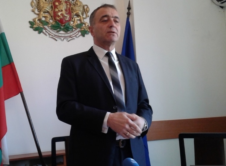 Герджиков, спиш ли?! Областният управител на Варна на заплата в частни фирми!