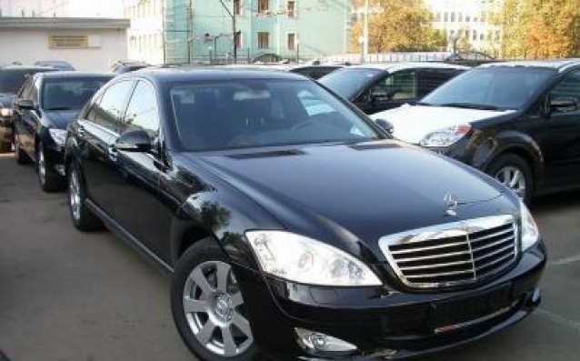 В бедна България: Возим властта с 90 000 автомобила