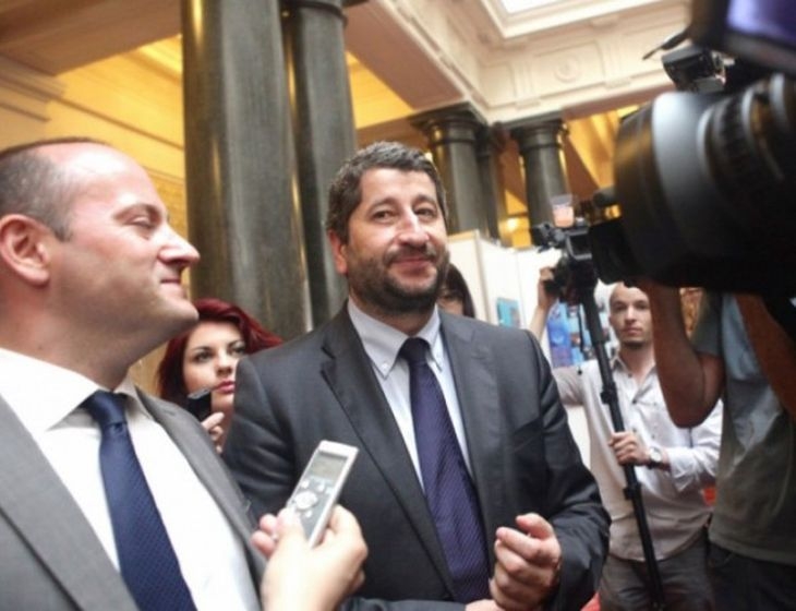 Страстите десни: Скандалът "АРГОГЕЙТ" извади наяве едно апокрифно Евангелие. Ето кой е лъжемесията!