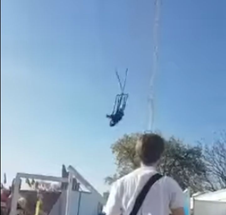 Смразяващо ВИДЕО! Момиче едва не падна от въртележката "Адреналин"