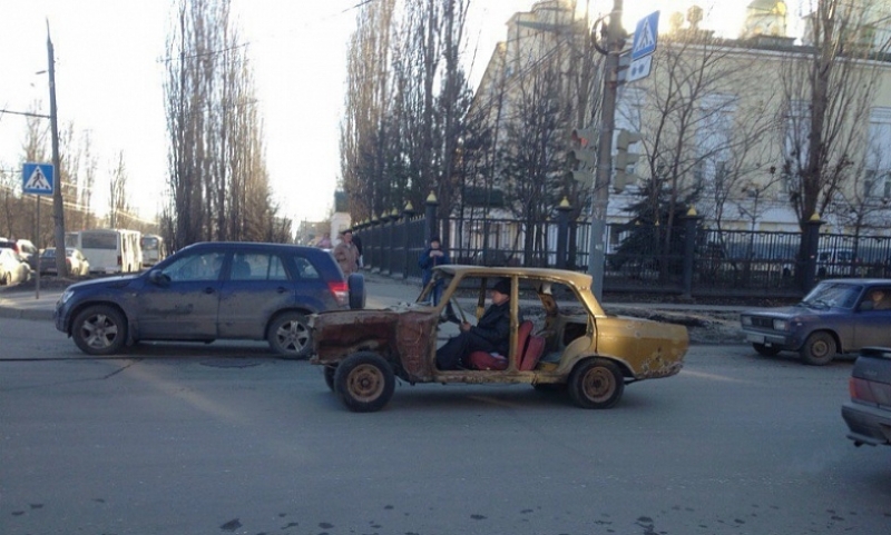 "Преживяла" взрив кола джитка по улиците, на стопанина й хич не му пука