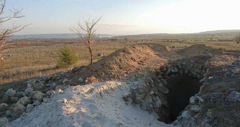 Варненка беснее: Ето какво става на уникалните Побити камъни в момента (СНИМКИ)