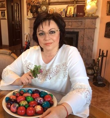Нинова: Нека светлината на Христовото Възкресение ни даде здраве, мъдрост и съзидание