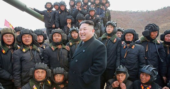 Финландски журналист показа СНИМКИ на прическите, които са разрешени в КНДР 