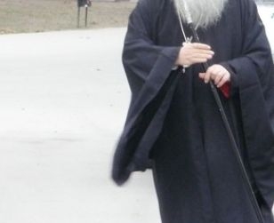 Хаджидимово в потрес! Бащата, счупил черепа на сина си, се оказа местният свещеник 