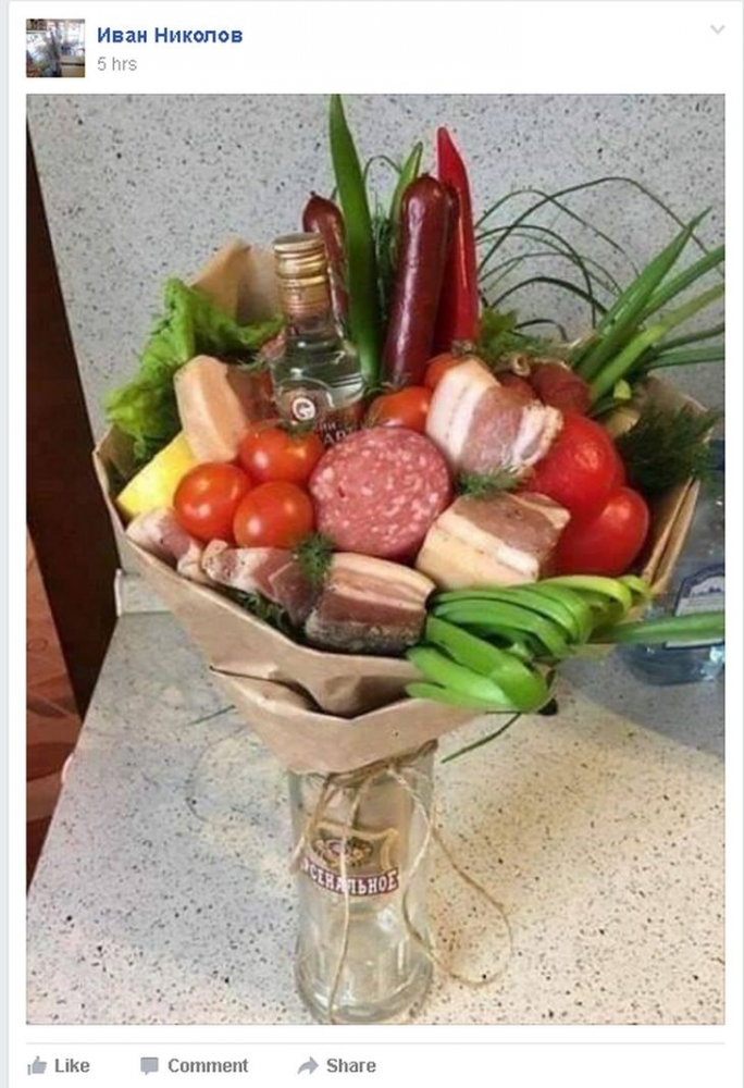 Само в БЛИЦ! Мъжки букет направи фурор в мрежата (СНИМКА)