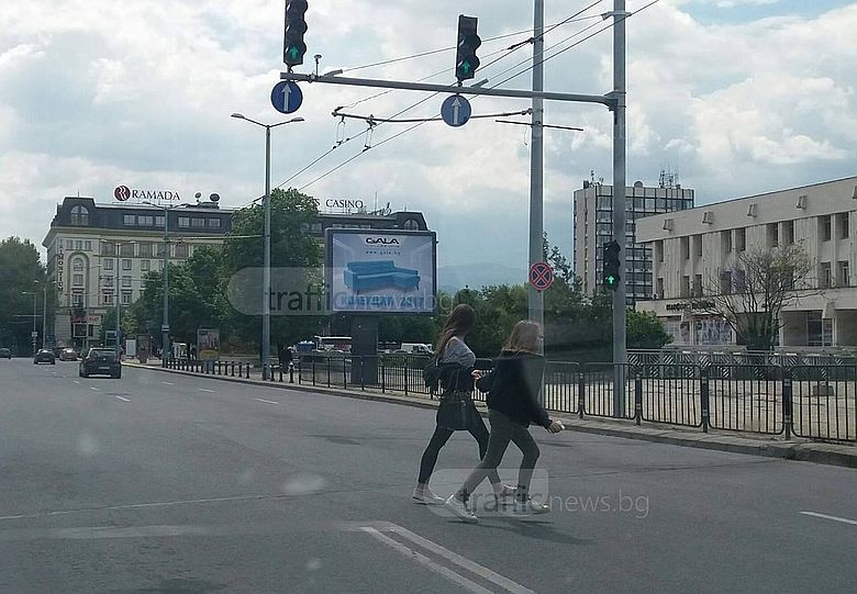 Познавате ли тези пловдивски тийнейджърки? Ако да – обадете се на родителите им (СНИМКИ)