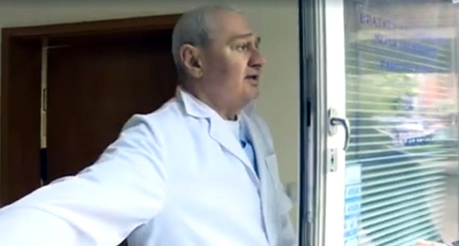 Бесен екшън в "Съдебен спор"! Медицинска сестра бие Жоро Игнатов заради травестит (СНИМКИ)