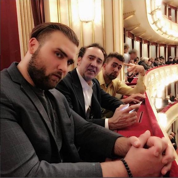 Холивудска звезда е у нас! Домъкна със себе си цялото си семейство (СНИМКИ)