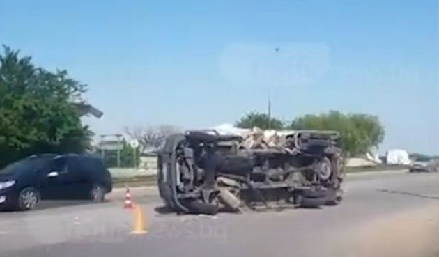 Зверска катастрофа на пътя Пловдив-Пазарджик, пожарникари режат ламарини, за да извадят пострадал (ВИДЕО)