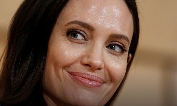 Анджелина Джоли на седмото небе, ще става майка за седми път!