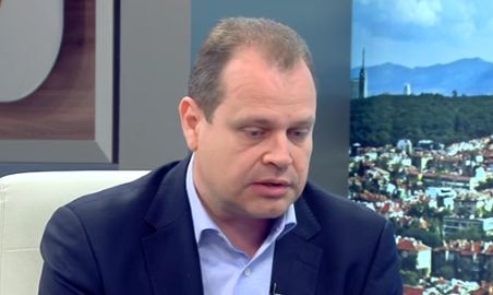 Лазар Лазаров разказа за „пътя на любовта” и връзката си с кметицата на Златна ливада, Борисов обясни защо отклонението носи това романтично име