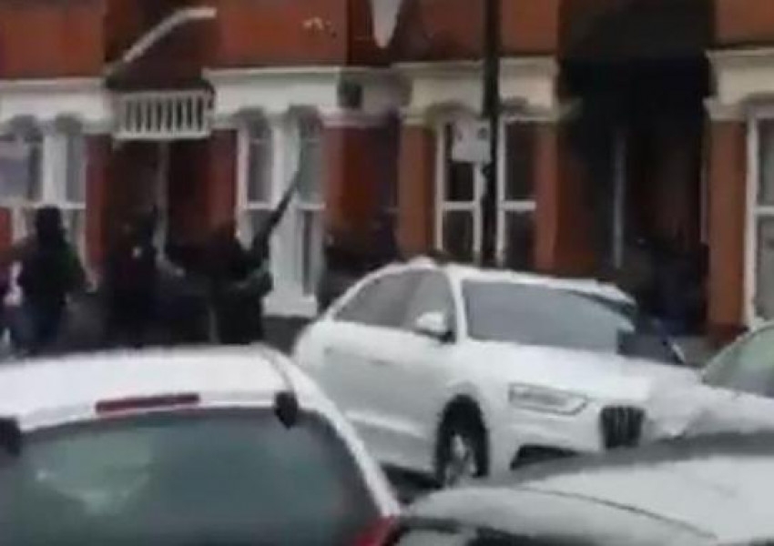 Evening Standard: При драматична антитерористична операция в Лондон е простреляна жена, четирима са арестувани! 