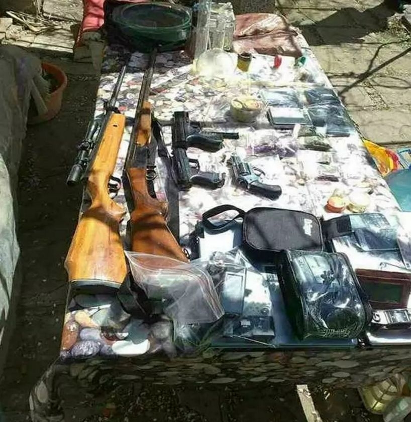 Издирван пандизчия се настани в къща на починал дядо и я превърна в ... (СНИМКИ)