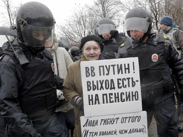 Хиляди срещу Путин в Москва (СНИМКИ)