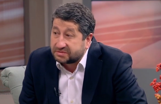 Христо Иванов продължава с турнето по медиите, пее старата песен на нов глас