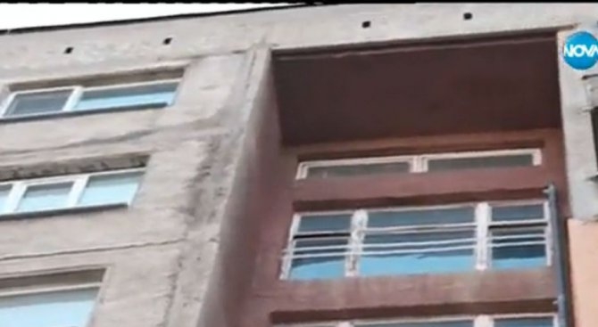 Мазилка от блок едва не уби 6-годишно дете в Перник