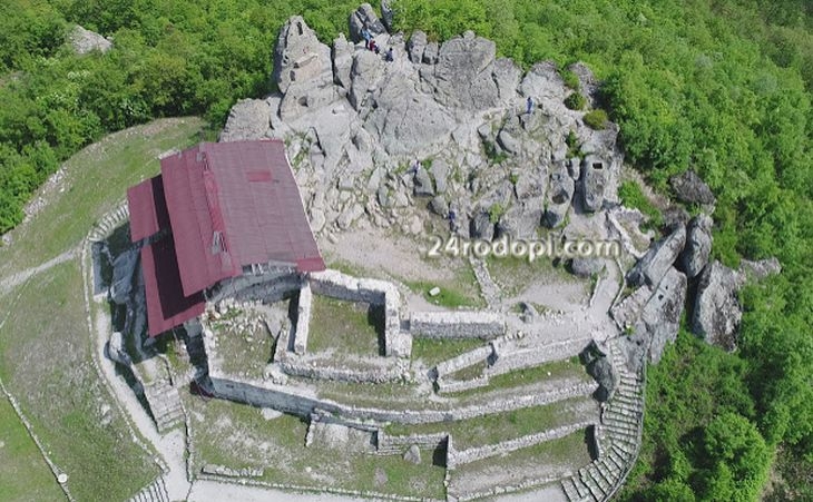 Магията на тракийското светилище в Татул от птичи поглед (СНИМКИ/ВИДЕО)
