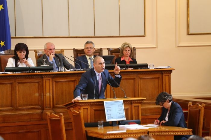 Мощен скандал между БСП и ГЕРБ разтресе парламента, вижте причината! (СНИМКИ)