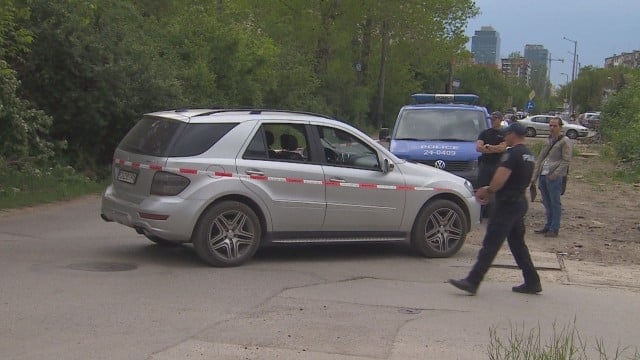 Стана ясно чий е джипът, който апаши зарязаха на столично кръстовище 