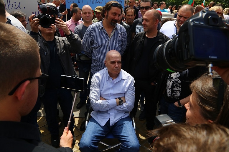 Политолог направи култово сравнение на партията на Слави с...