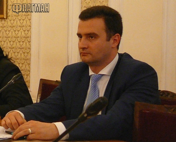Ето коя красавица от Бургас влиза в парламента на мястото на запътилия се към изпълнителната власт Жечо Станков (СНИМКА)