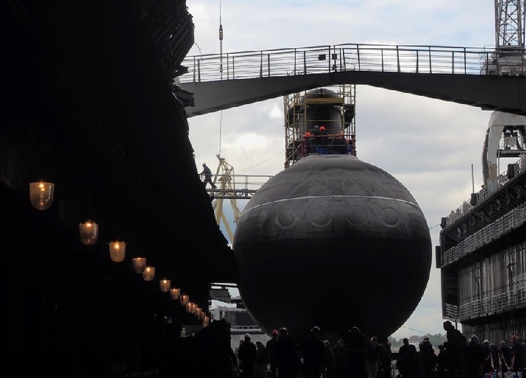 Русия вкарва в Черно море още една най-безшумна в света подводница от серията "Черната дупка" (ВИДЕО)