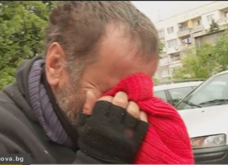 На 50, а плаче като малко дете! Превзеха дома на болния Евгени, изхвърлиха инвалидната му количка през терасата, докато лежал в болница!