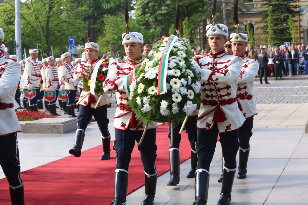 Румен Радев: Без тези милиони жертви за победата над хитлерофашизма днешна Европа нямаше да е същата! (СНИМКИ)