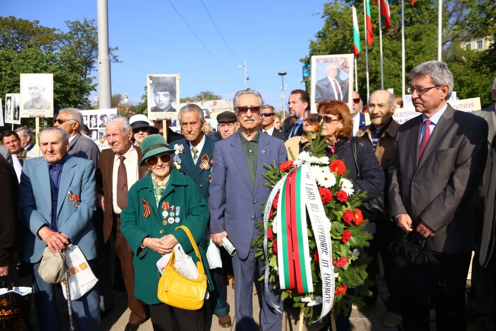 Румен Радев: Без тези милиони жертви за победата над хитлерофашизма днешна Европа нямаше да е същата! (СНИМКИ)
