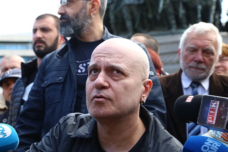 Слави Трифонов напомни на депутатите  две зли поговорки след резнатия мажоритарен вот
