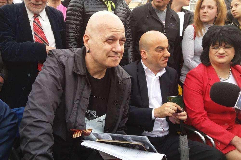 Слави пак на протест на жълтите павета! Марешки и Нинова са до него (СНИМКИ/ВИДЕО)