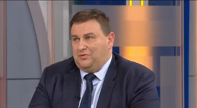 Емил Радев обясни кога точно последно ще сменим стрелките на часовника 
