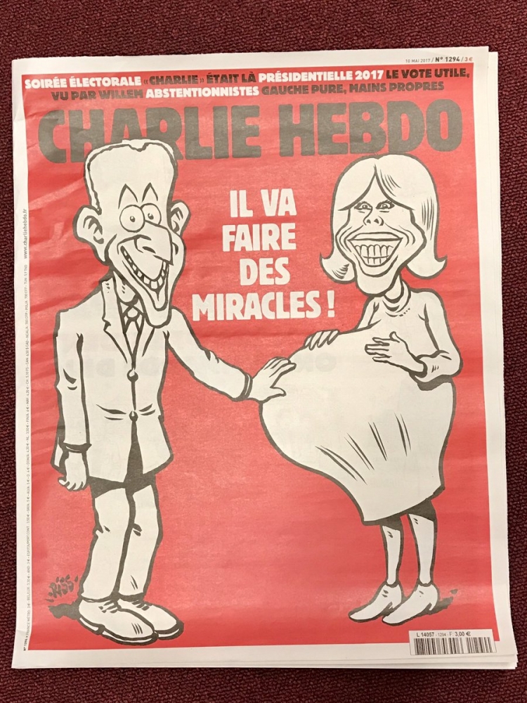 Charlie Hebdo нарисува бременната жена на Макрон. Отдолу надпис: "Той ще твори чудеса!"