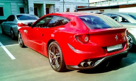 Руснак дава на съд Ferrari, поръчковата суперкола ръждясала като бричка само след 6 години (СНИМКИ)