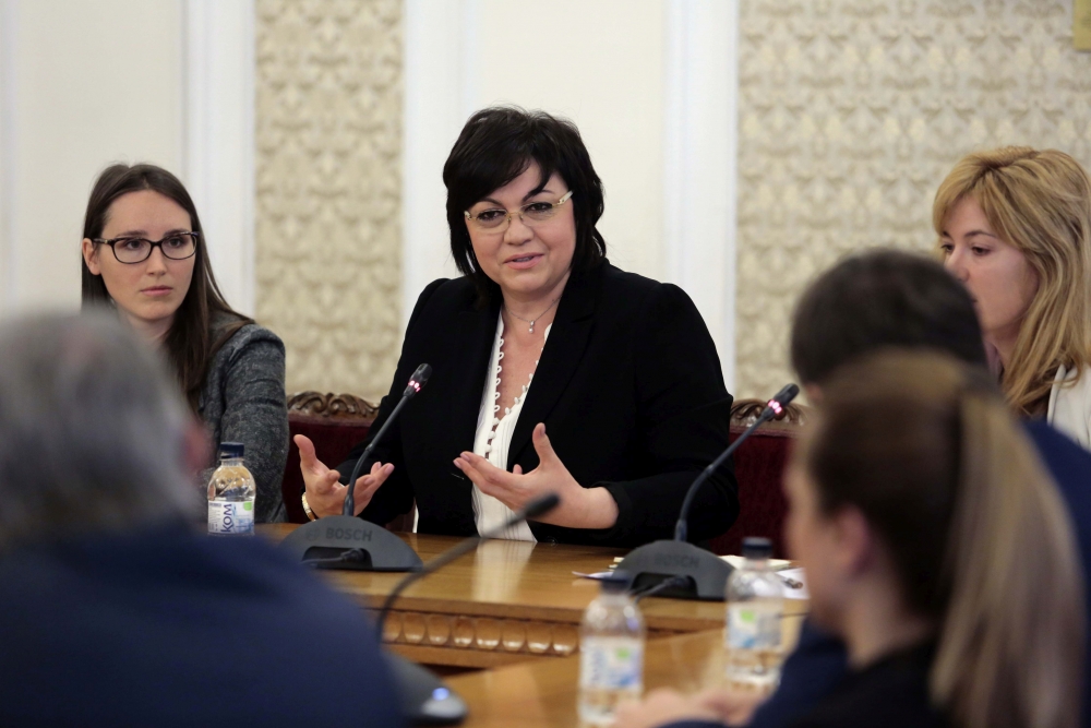 Нинова с важен съвет към младите политици (СНИМКИ)