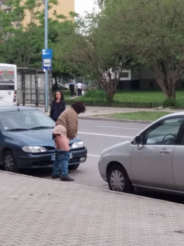 Фейсбук втрещен от снимка на жена, която се облекчава посред бял ден в Пловдив