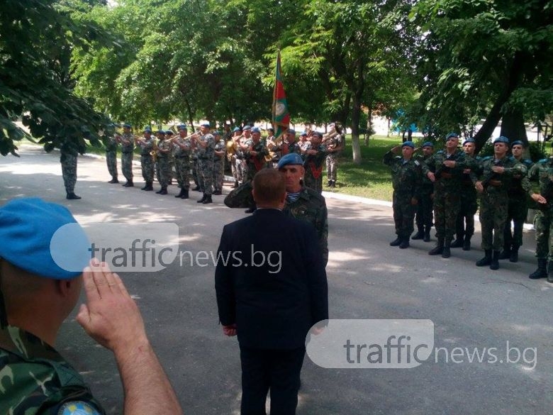 Маскирани и въоръжени нахлуха в сграда пред очите на военния министър Каракачанов (СНИМКИ)