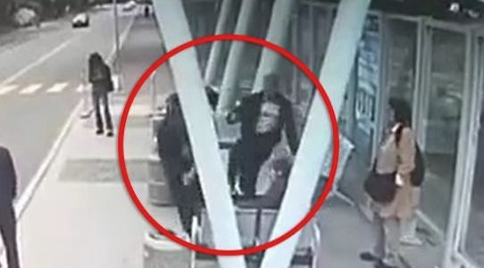 Очевидка разкри ужасяващи подробности от зверския побой на автобусната спирка в Бургас