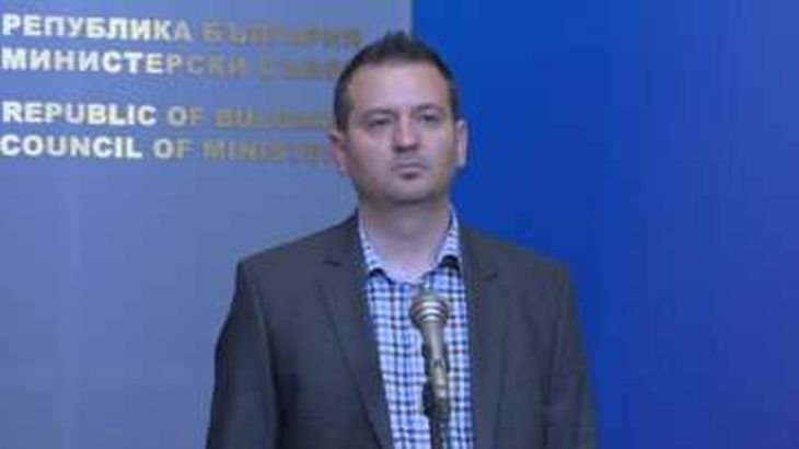 Нацисткият поздрав на Павел Тенев раздели интернет!