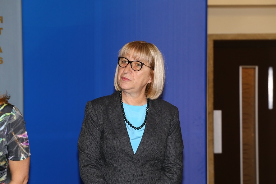 Цачева: Ще подам оставка само ако ми бъде поискана от премиера