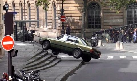 Том Круз си рискува живота със старо BMW E28 (ВИДЕО)