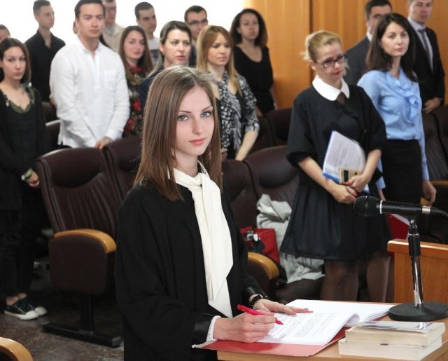 Студенти по право „осъдиха“ убиец на 18 години затвор 